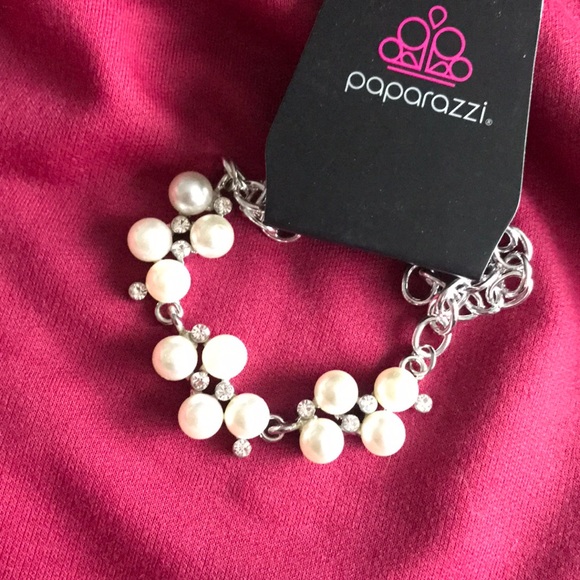 Pearl Rhinestone bracelet - Picture 3 of 3